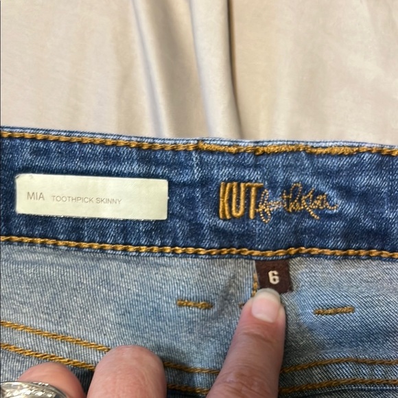Kut from the Kloth Mia Toothpick skinny - Picture 6 of 8